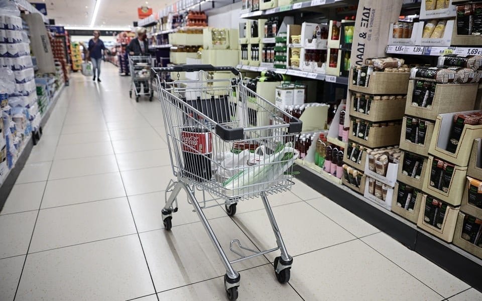Греция: конфликт между правительством и рынком из-за потолков цен на продукты