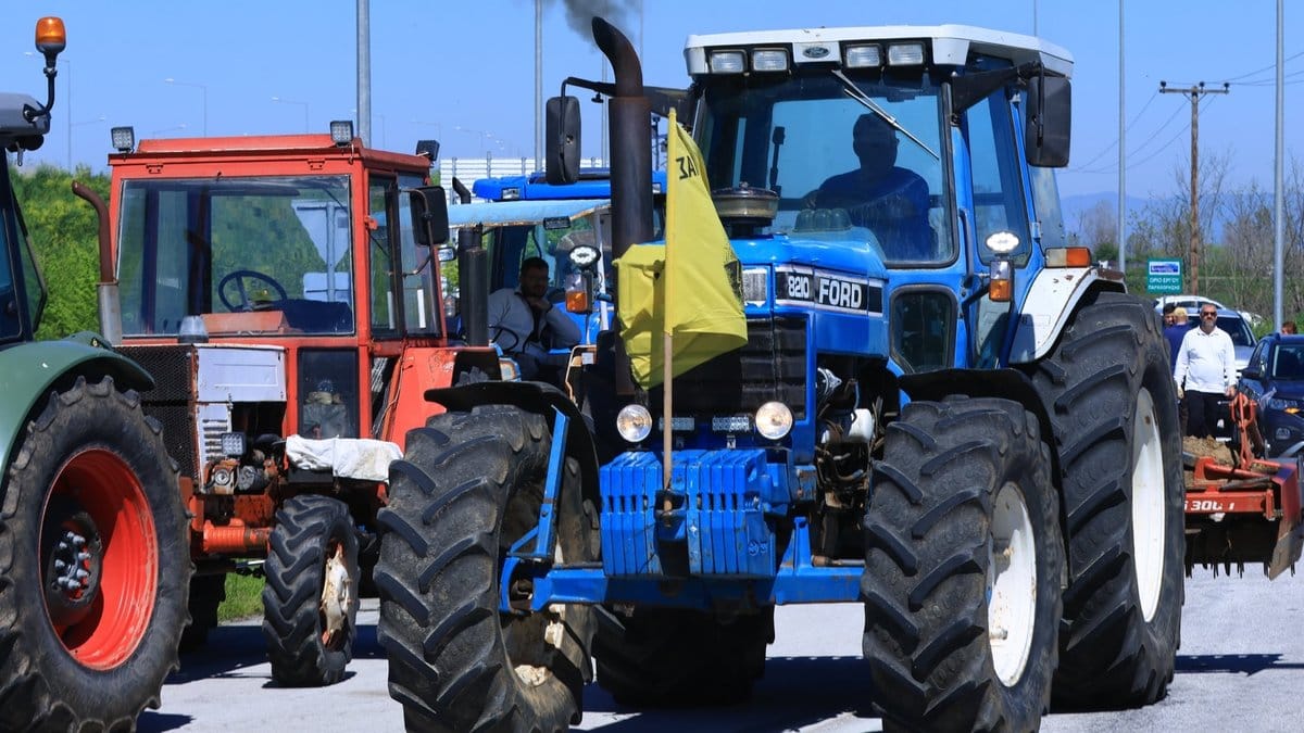 Фессалия: фермеры проводят новый протест и перекрывают дороги