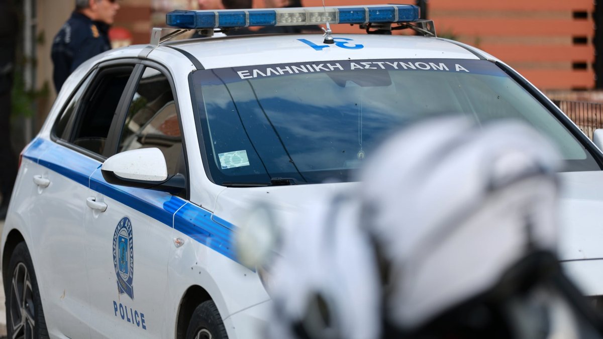 В Афинах задержана группа иностранцев за мошенничество и ограбление водителей