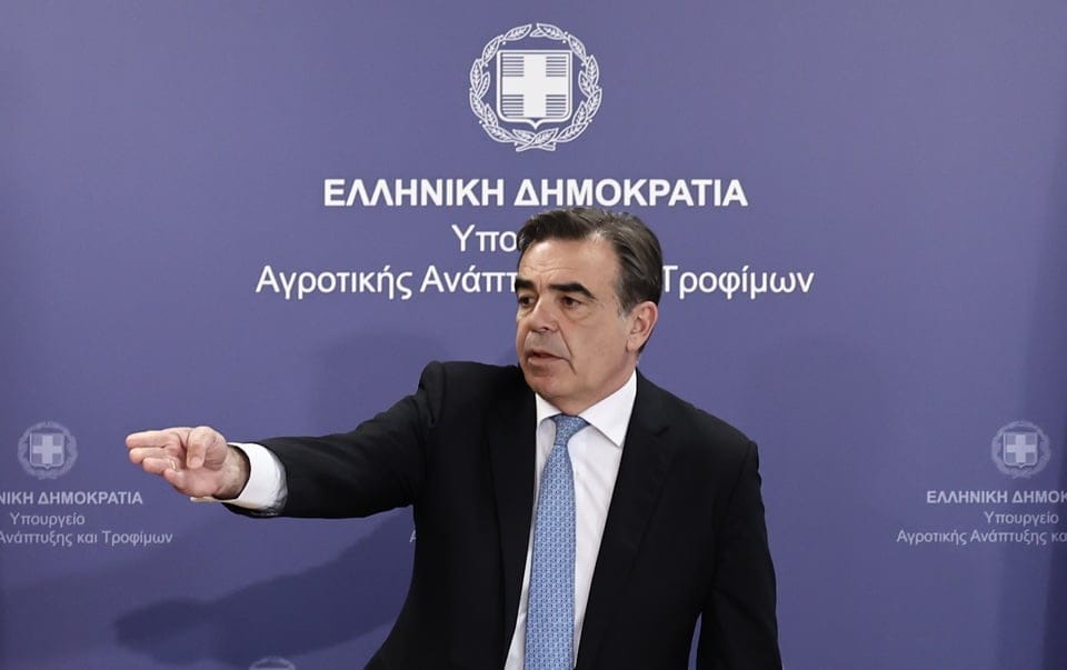 Власти Лесбоса требуют прекратить блокировки портов из‑за ящура и увязывают выплаты с исполнением