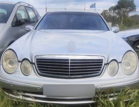 В северной Греции задержали контрабандиста: в машине перевозили 12 мигрантов