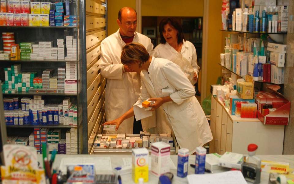 Греция расширяет выдачу дорогостоящих лекарств через частные аптеки и обсуждает вопросы безопасности