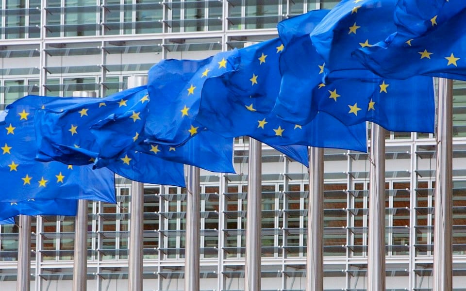 Еврокомиссия начала процедуру несоблюдения против Греции из‑за правил по отмыванию денег