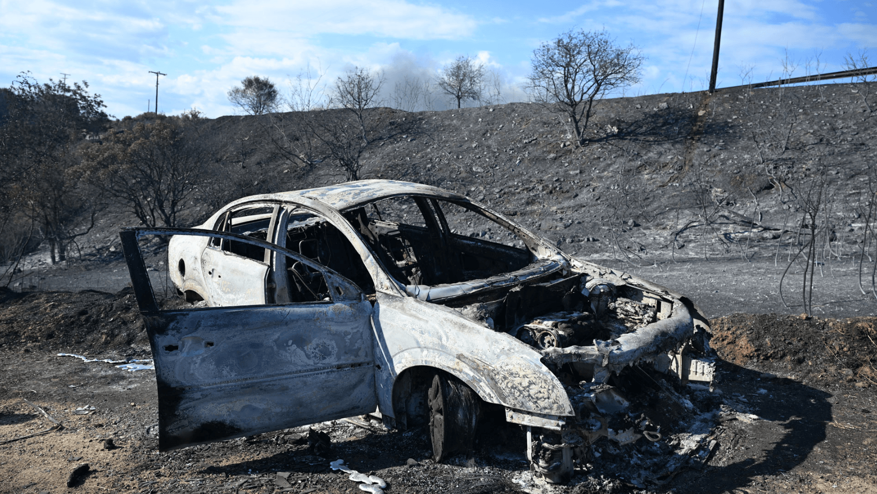 Число жертв лесного пожара под Салониками выросло до трех